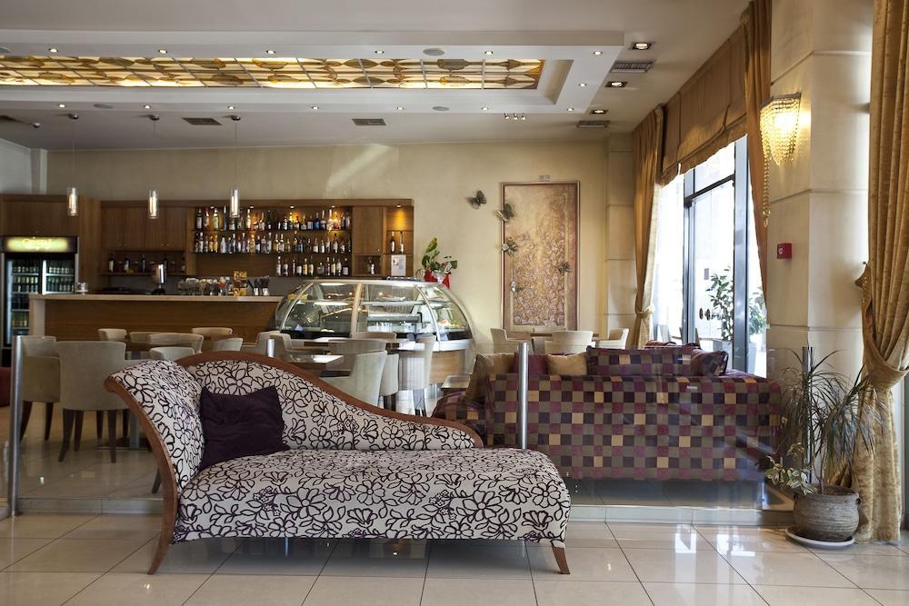 Crystal Otel Atina