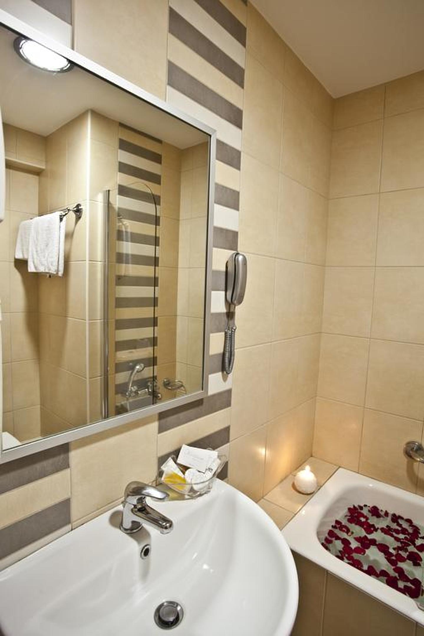 Crystal Otel Atina