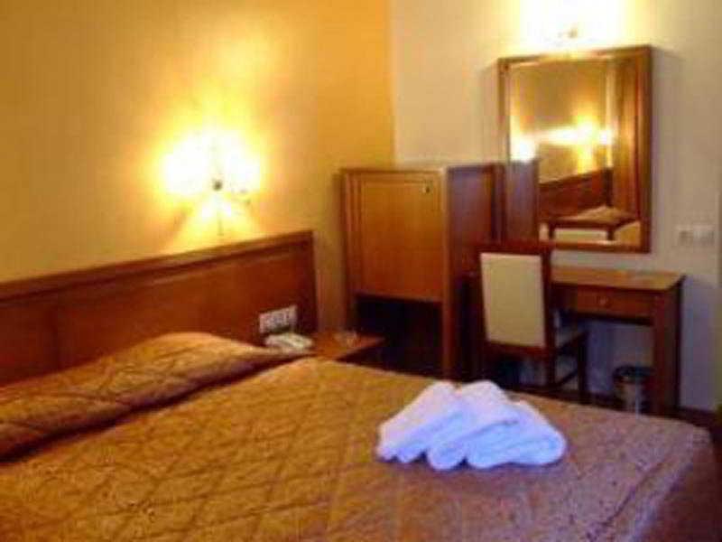 Otel Crystal Atina