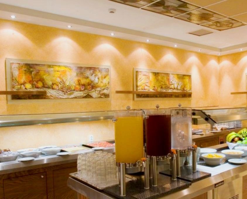 Crystal Otel